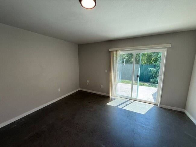 Building Photo - 2915 Waverly Dr SE