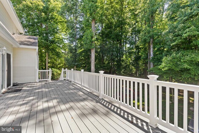 Building Photo - 9201 Golf Ct