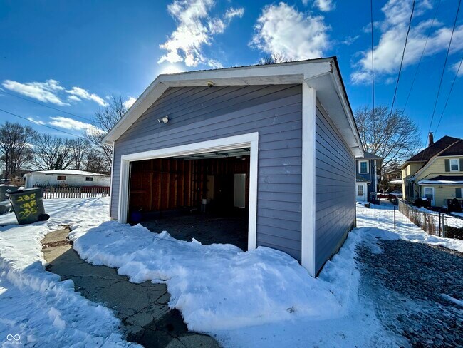 Building Photo - 235 N Oxford St