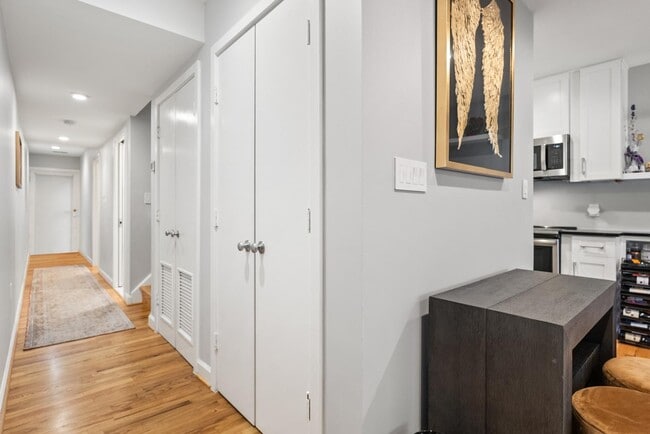 Building Photo - 1710 Summit Pl NW