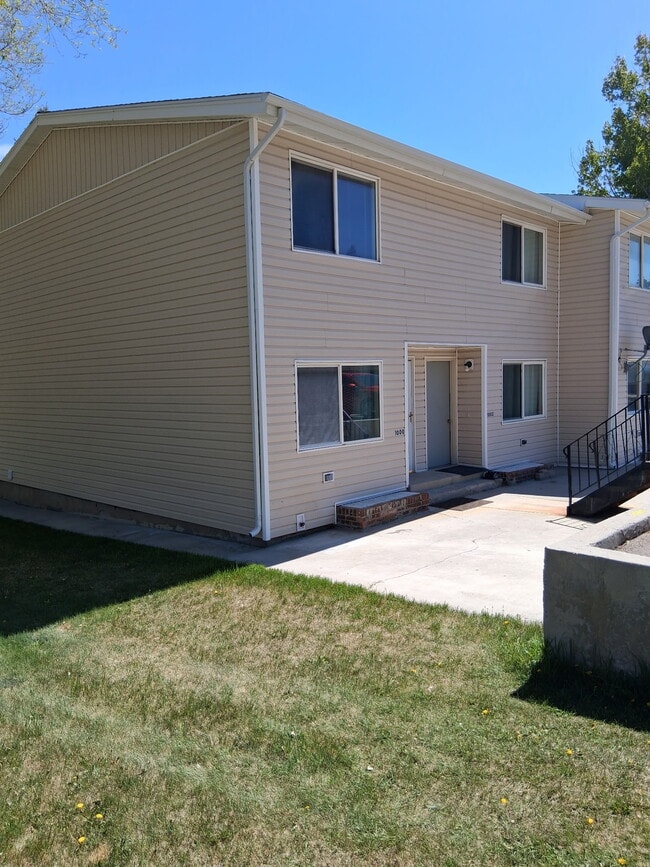 Building Photo - Indian Hills