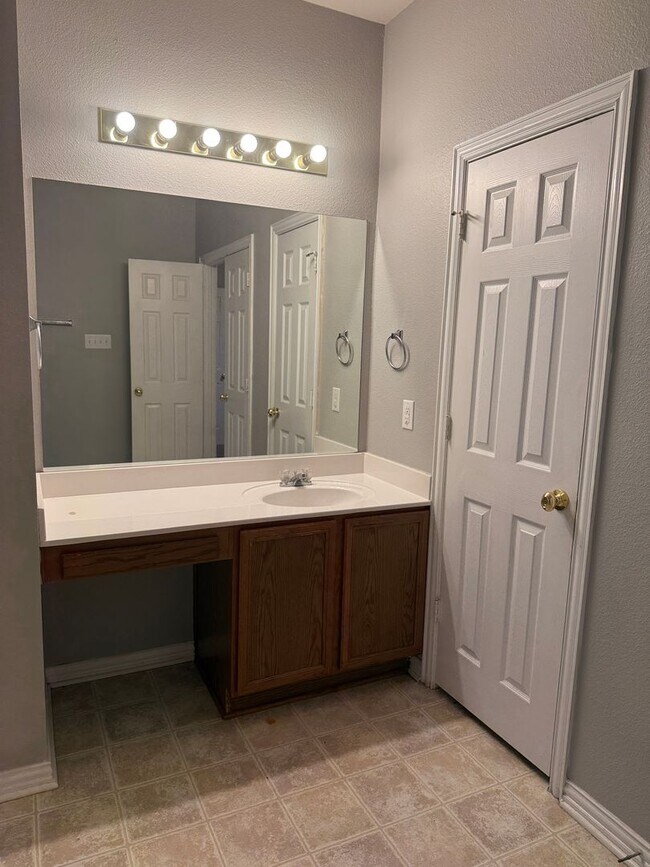 Building Photo - 510 Vienna Ct