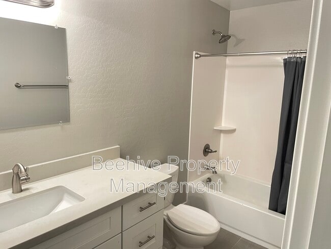 Building Photo - 4809 E Camino Cir