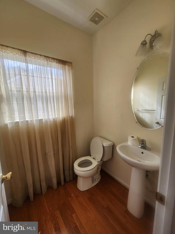 Building Photo - 10208 Rolling Green Way