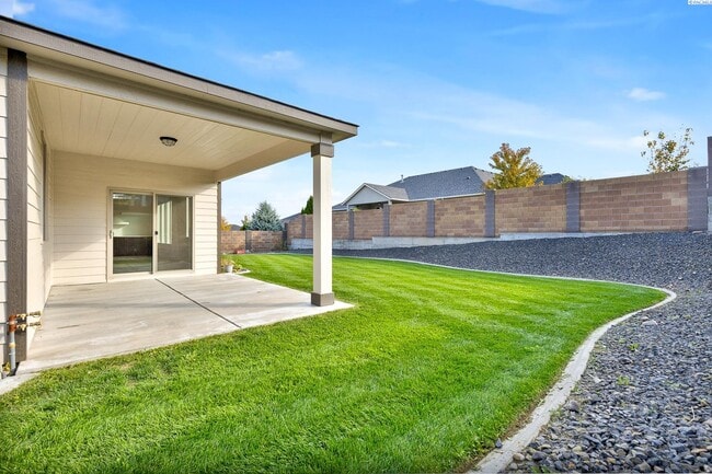 Building Photo - 6 to 18 mo lease available