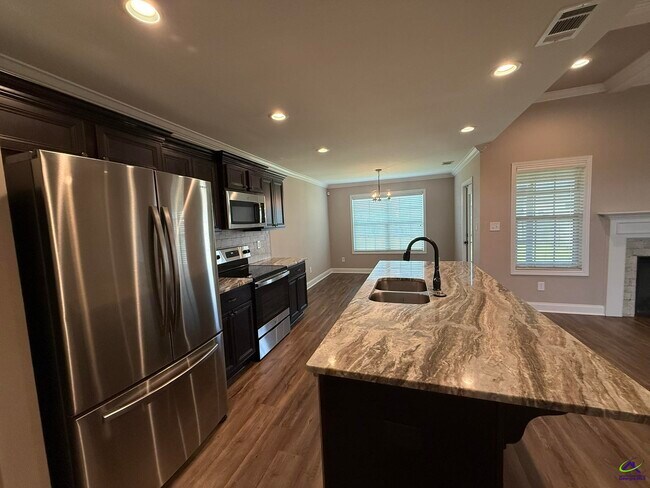 Building Photo - 313 Creek Ridge Dr