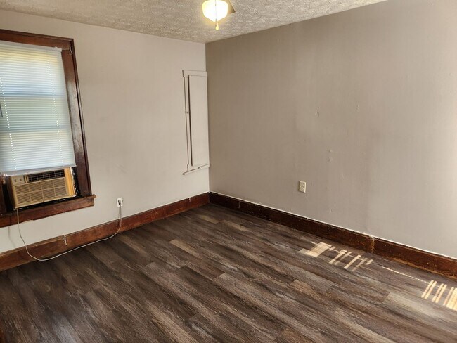 Building Photo - 313 1/2-437-432 Harrison Ave