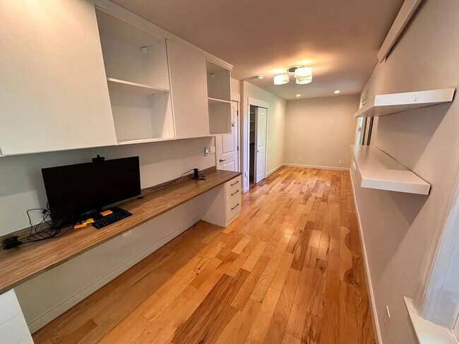 Building Photo - Charming West Seattle Home with Views of Puget Sound