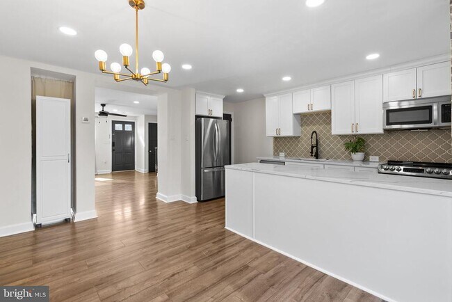 Building Photo - 720 Shaw Ave