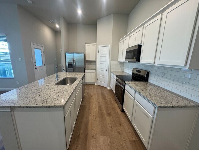 Building Photo - Stunning 4x3 Luxury Duplex in Buda, TX!