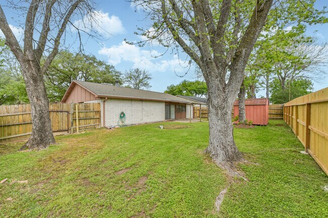 Building Photo - 5402 Dunnethead Dr