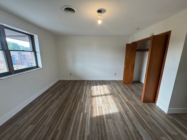 Building Photo - 1748 Jancey St