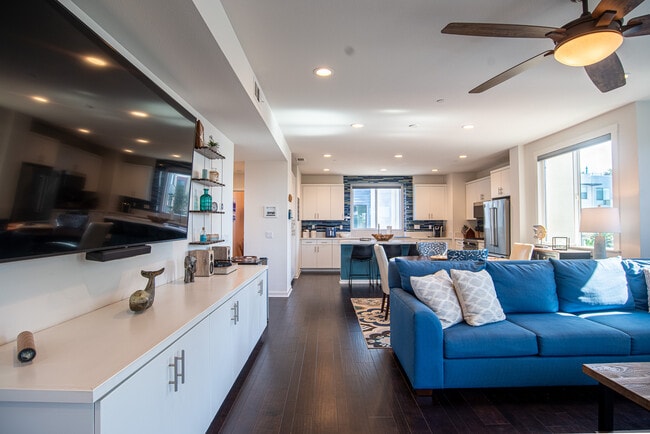 Primary Photo - 1562- Vista del Mar Way