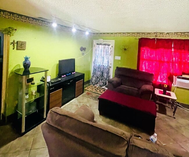 Building Photo - 1409 E 23rd St