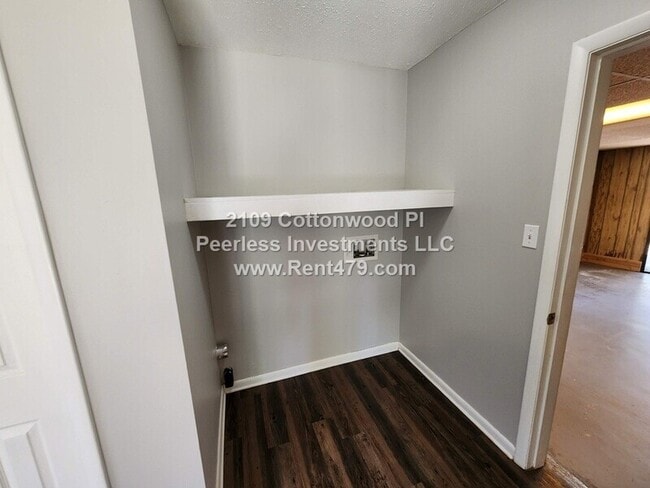 Building Photo - 2109 Cottonwood Pl