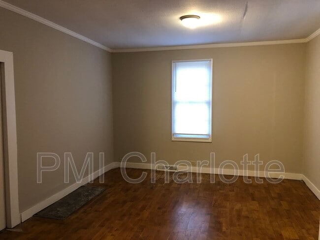 Building Photo - 1707 Parkdale Ave