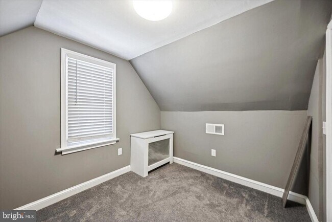 Building Photo - 703 N Providence Rd