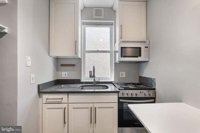 Building Photo - 1932 15th St NW