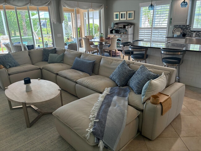 Building Photo - 11181 SW Aliceville Dr