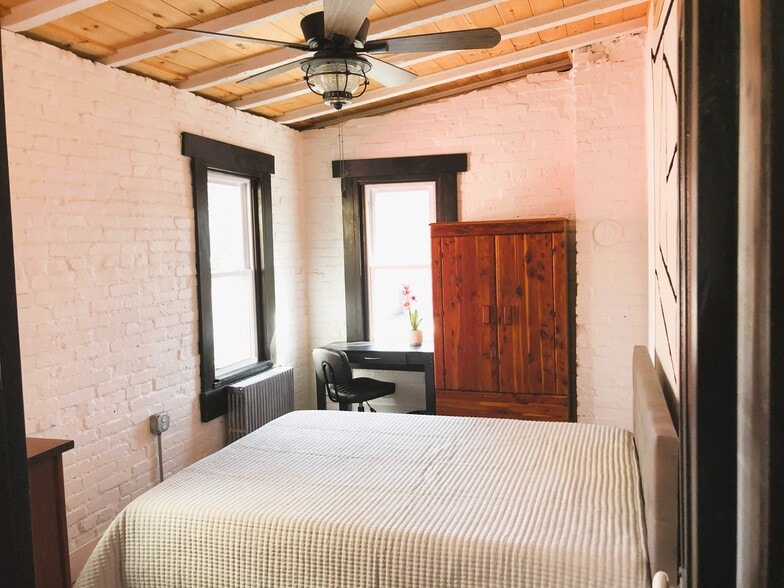 Building Photo - 121 Howard Ave