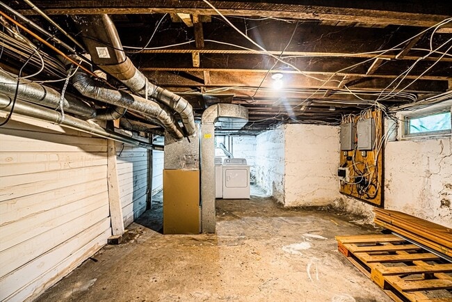 Building Photo - 47 Bridges Ave