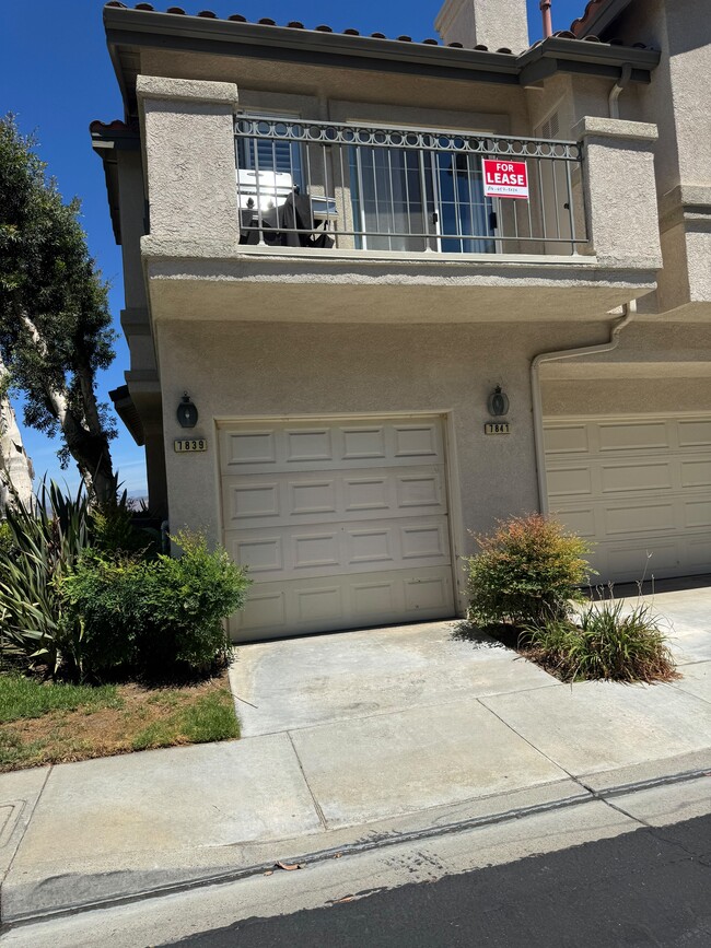 Building Photo - 7839 E Viewrim Dr