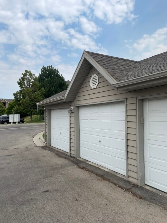 Building Photo - 1430 Westbury Way