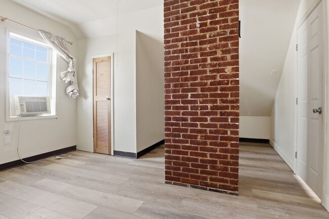 Building Photo - 3015 N 5th St