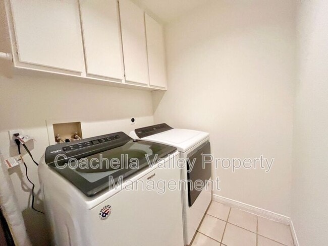 Building Photo - 78855 Aurora Way