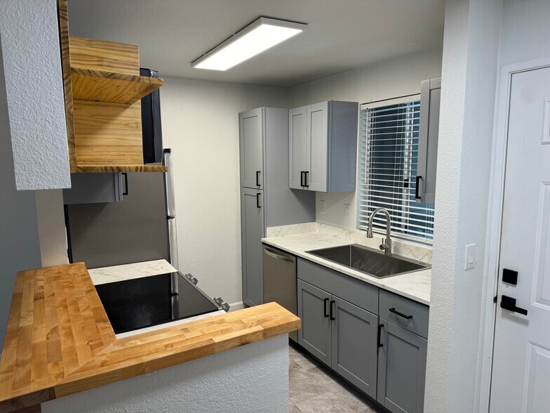 Kitchen - 95-664 Wikao St