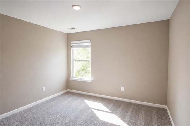 Building Photo - 100 Squarewood Ln NW