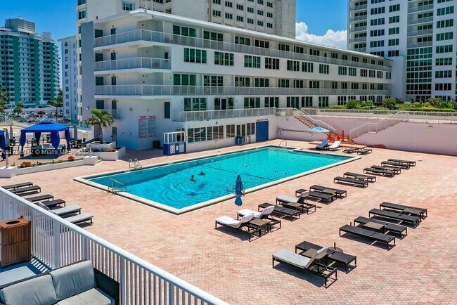 Building Photo - 5401 Collins Ave