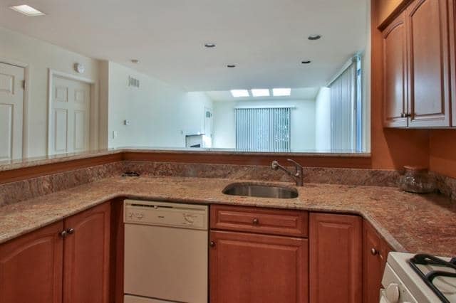 Building Photo - 700 Mainsail Ln