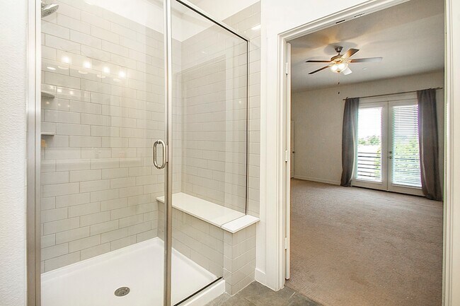 Building Photo - 432 Texas Dr