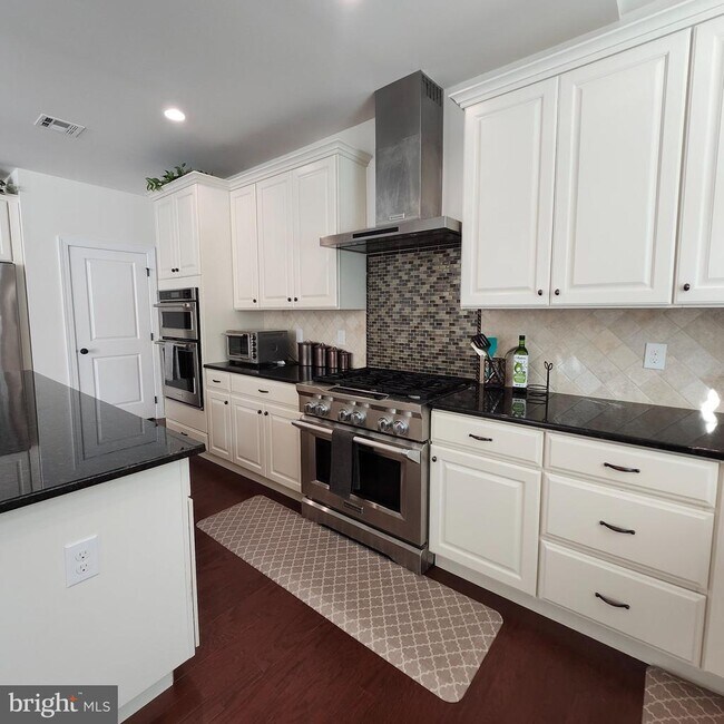 Building Photo - 6493 Fox Glove Ln