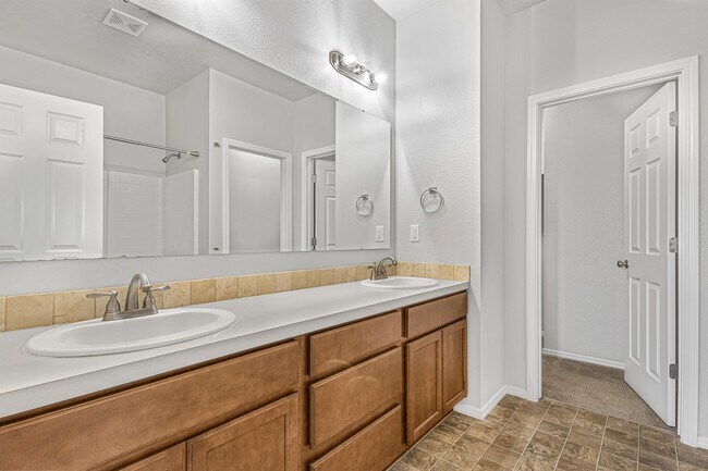 Building Photo - 6518 E Fairmount St