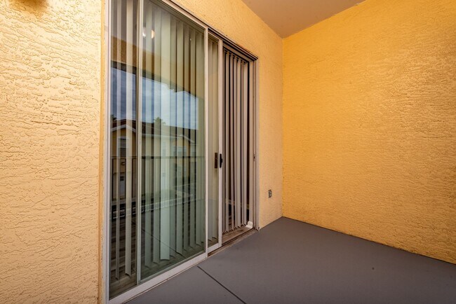 Building Photo - Beautiful 1 Bed 1 Bath with 1 car garage c...