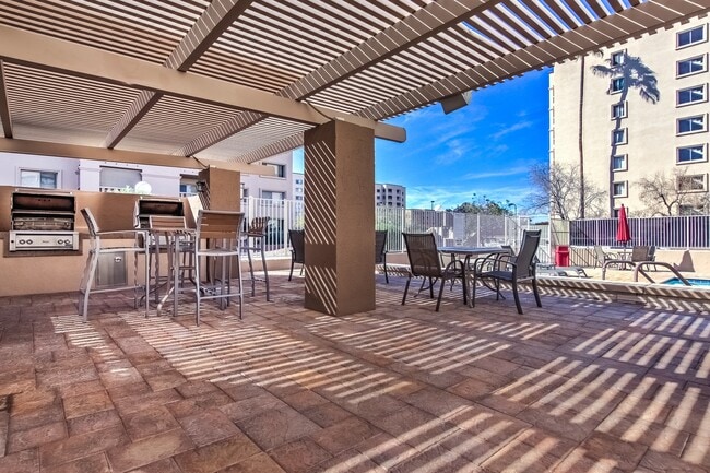 Building Photo - Old Town Scottsdale Condo with a View! Furnished