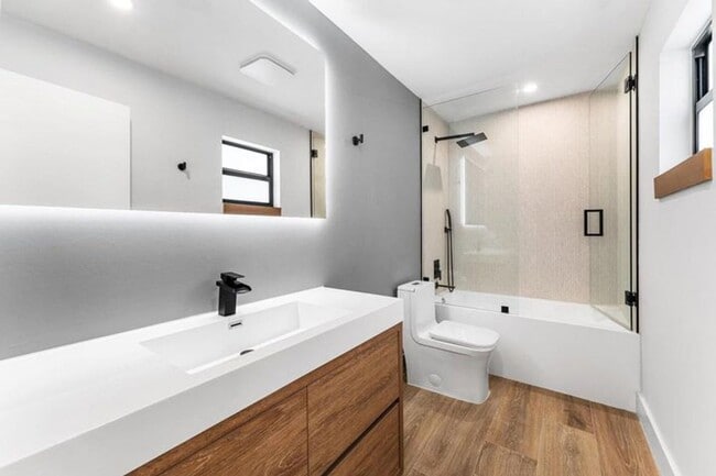 Building Photo - 5610 S Ocean Blvd