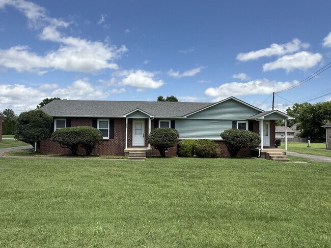 Building Photo - 159 Anderson Ln