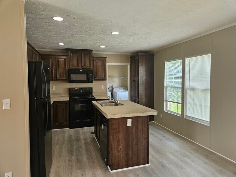 Building Photo - 89 Lynnwood Cir