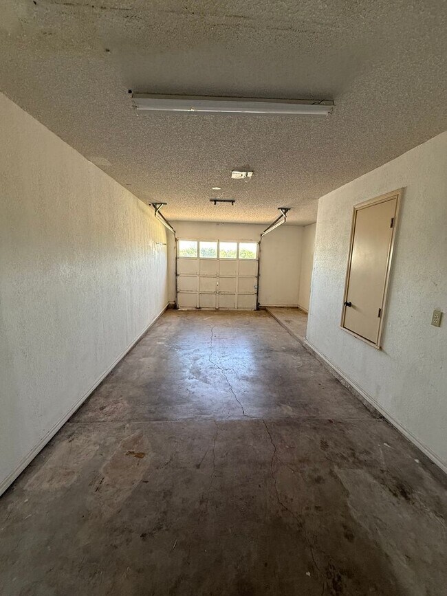 Building Photo - 1419 Yeomans Rd