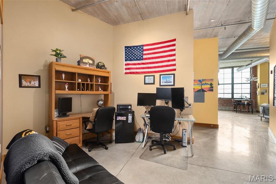 Building Photo - 2323 Locust St