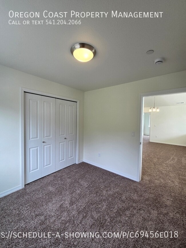 Building Photo - 4822 SW 48th Ct