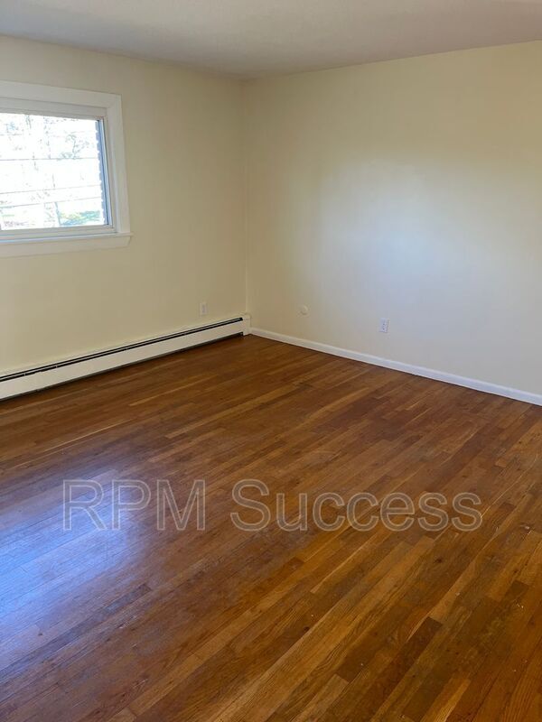 Building Photo - 841 Tucker Rd