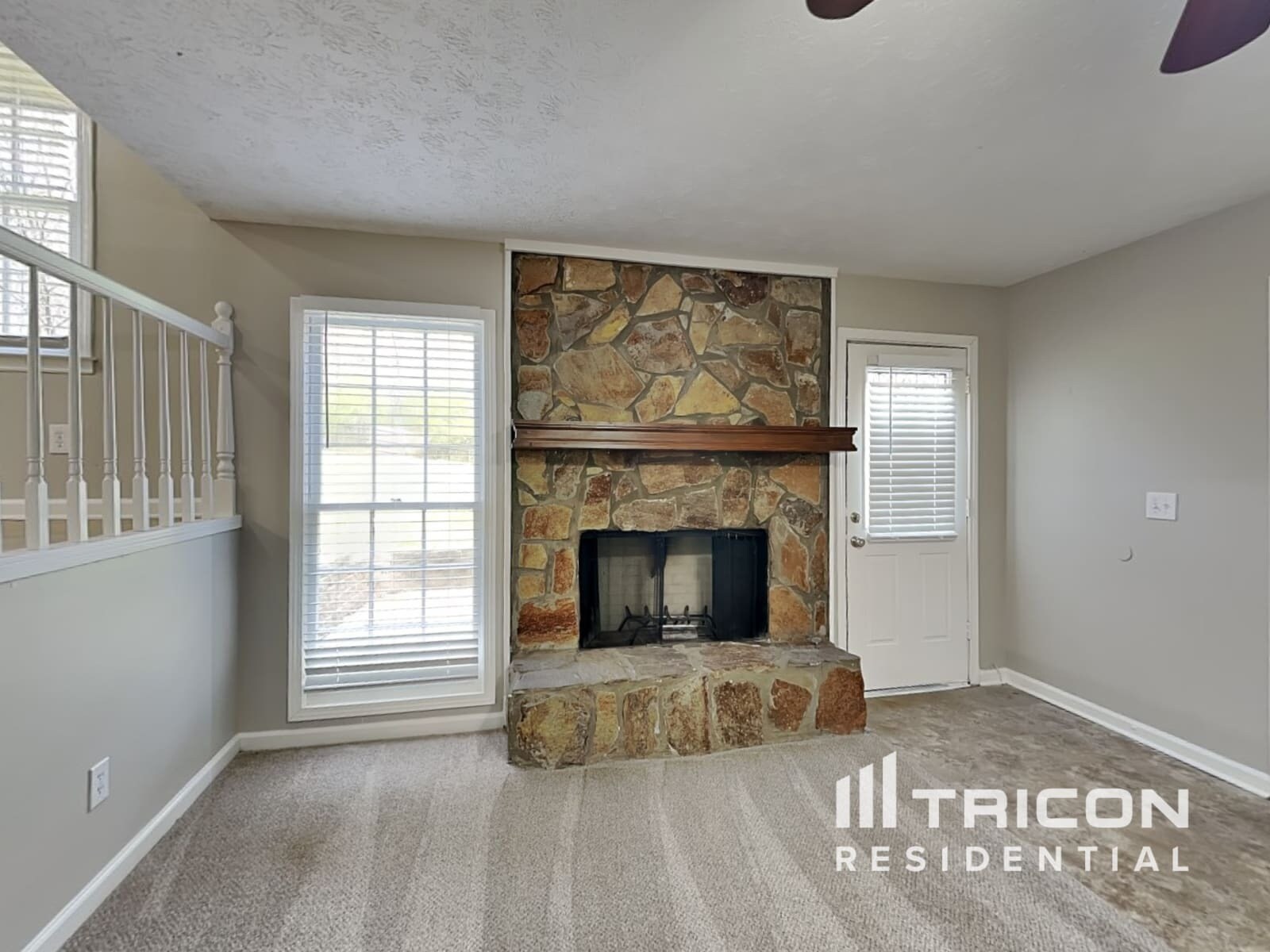 Building Photo - 425 Monivea Ln