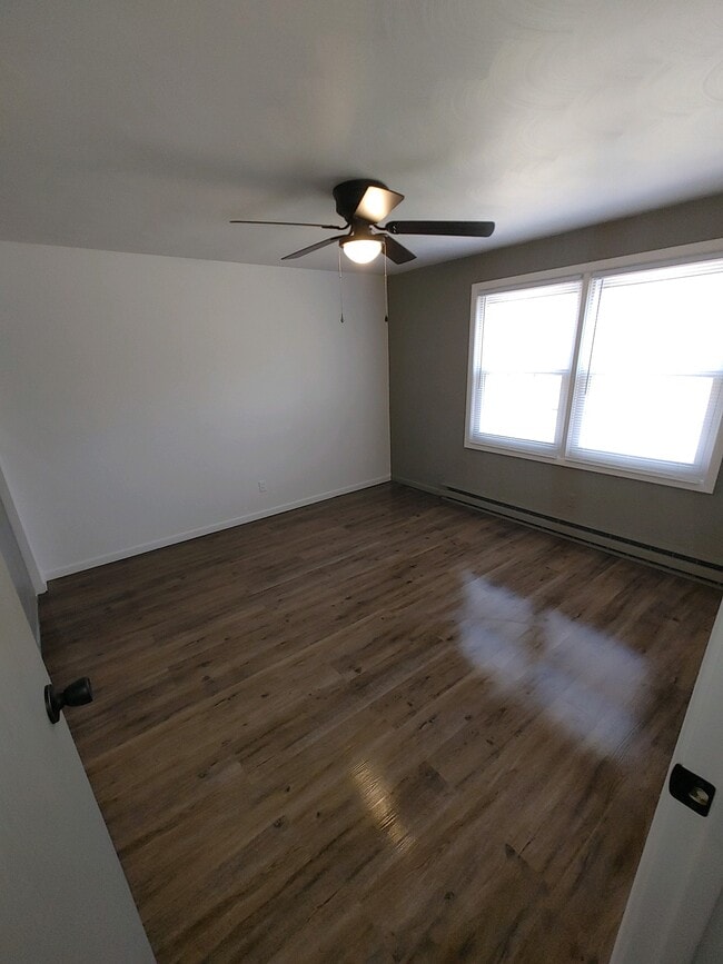 Building Photo - 5 Orchard Park