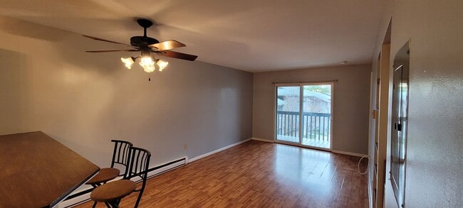 Building Photo - 523 Meadowview Dr