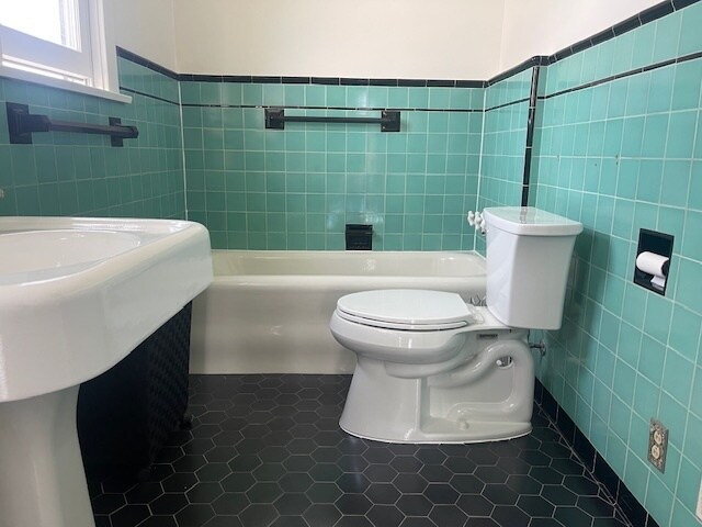 bathroom - 4918 Angeles Vista Blvd