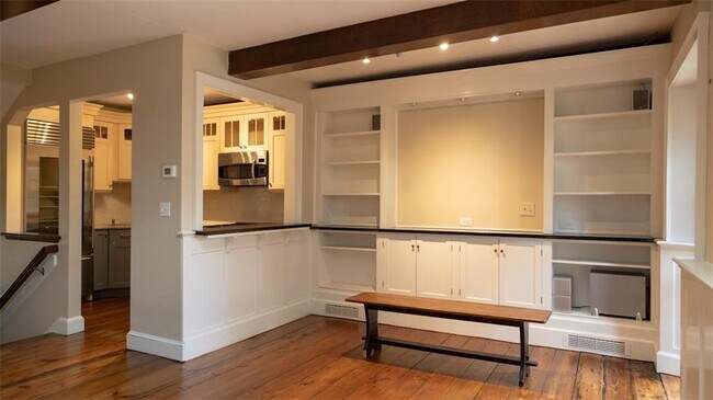 Building Photo - 113 Coggeshall Ave